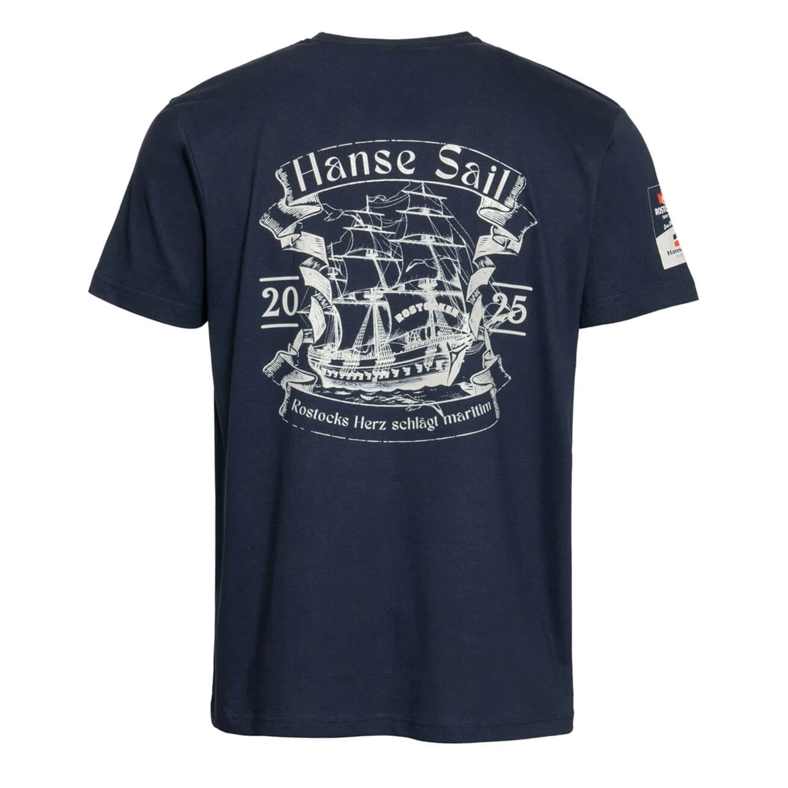 Dunkelblaues T-Shirt mit großem weißem Aufdruck eines Segelschiffmotisv und Hanse Sail 2025 Schriftzug.