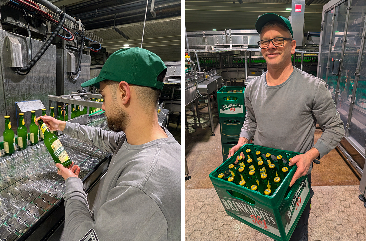 Ein Mann inspiziert eine Flasche auf einem Förderband in einer Fabrik. Ein anderer Mann trägt eine Kiste mit Flaschen.